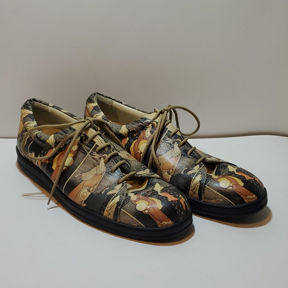 Jcron Asian woman themed shoes size 8